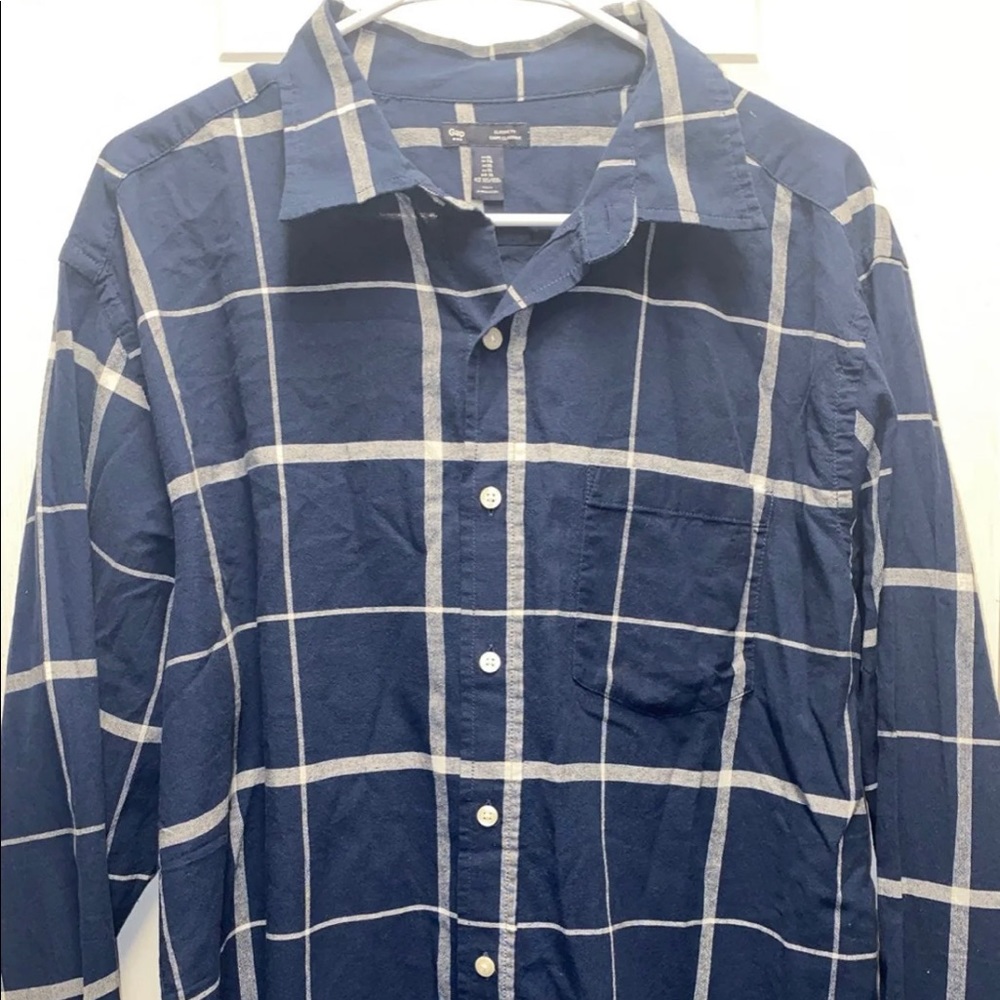 Gap Long Sleeve Button-Up Shirt